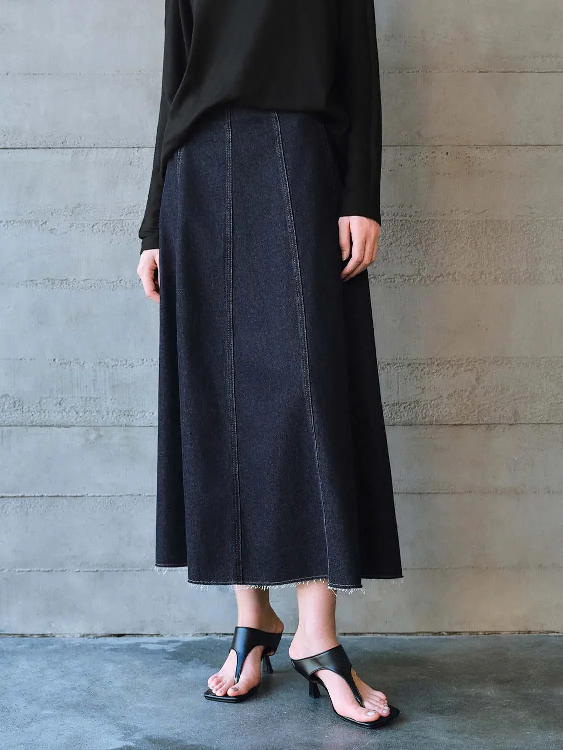 292-cotton-denim-midi-skirt-with-frayed-hem-detailing-1.webp Cotton Denim Midi Skirt With Frayed Hem Detailing