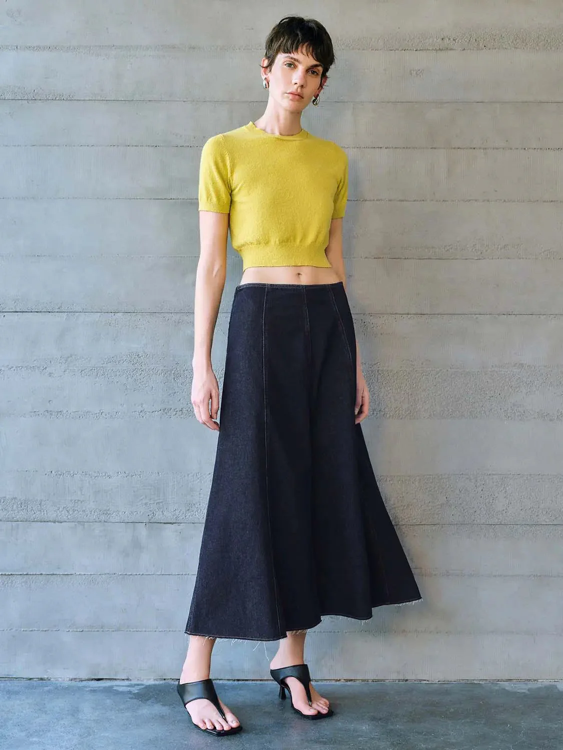 292-cotton-denim-midi-skirt-with-frayed-hem-detailing-5.webp Cotton Denim Midi Skirt With Frayed Hem Detailing