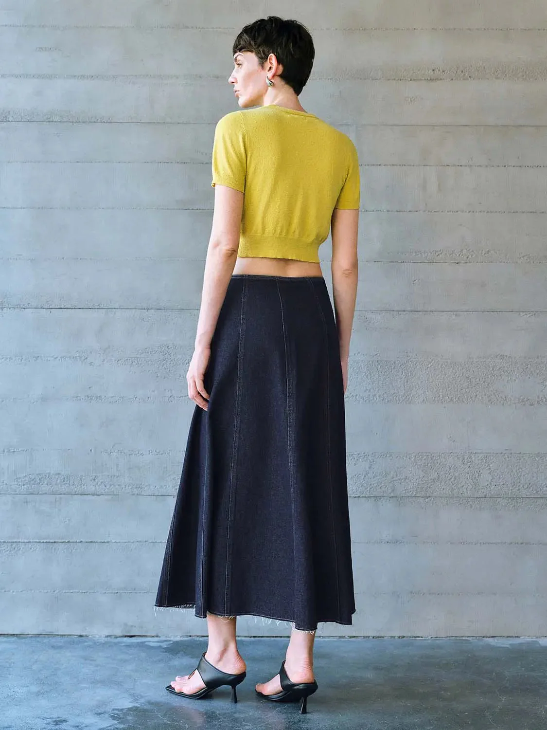 292-cotton-denim-midi-skirt-with-frayed-hem-detailing-7.webp Cotton Denim Midi Skirt With Frayed Hem Detailing