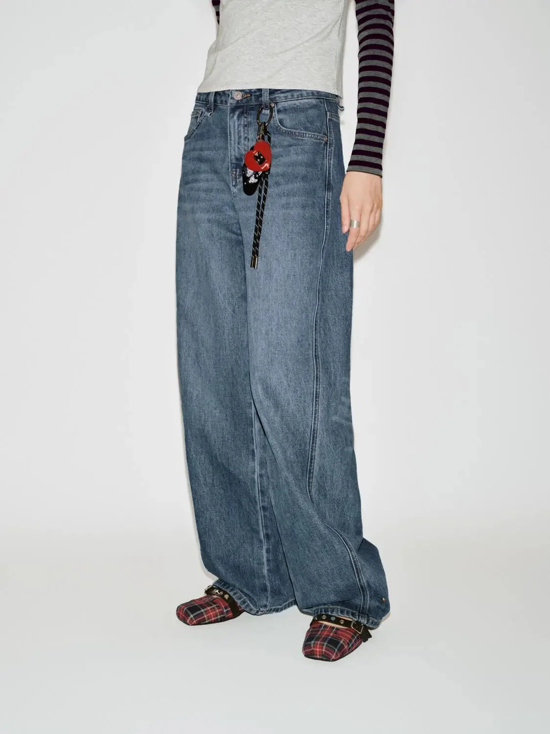 3042-barrel-leg-jeans-3.webp Barrel Leg Jeans