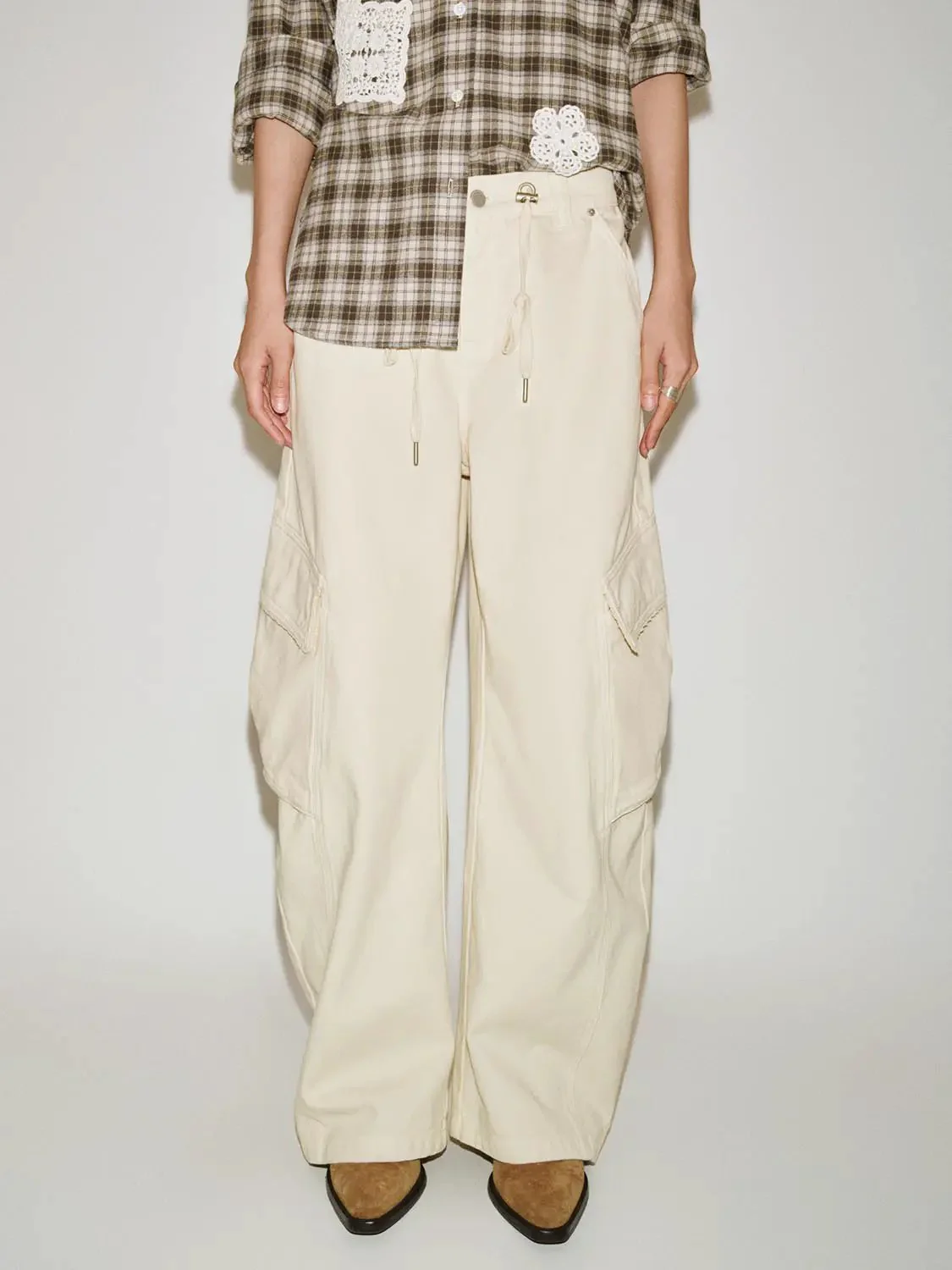 3060-drawstring-flap-pocket-barrel-leg-cargo-jeans-1.webp Drawstring Flap Pocket Barrel Leg Cargo Jeans
