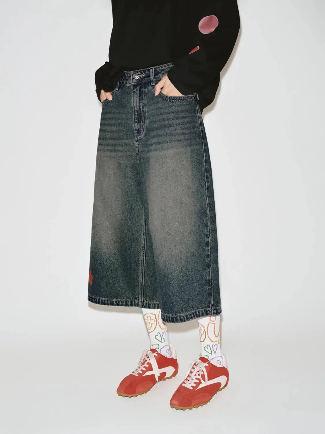 3123-embroidered-washed-denim-shorts-3.webp Embroidered Washed Denim Shorts
