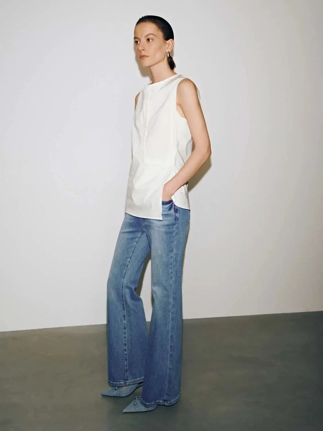 3148-high-waist-washed-flare-leg-jeans-5.webp High-Waist Washed Flare Leg Jeans
