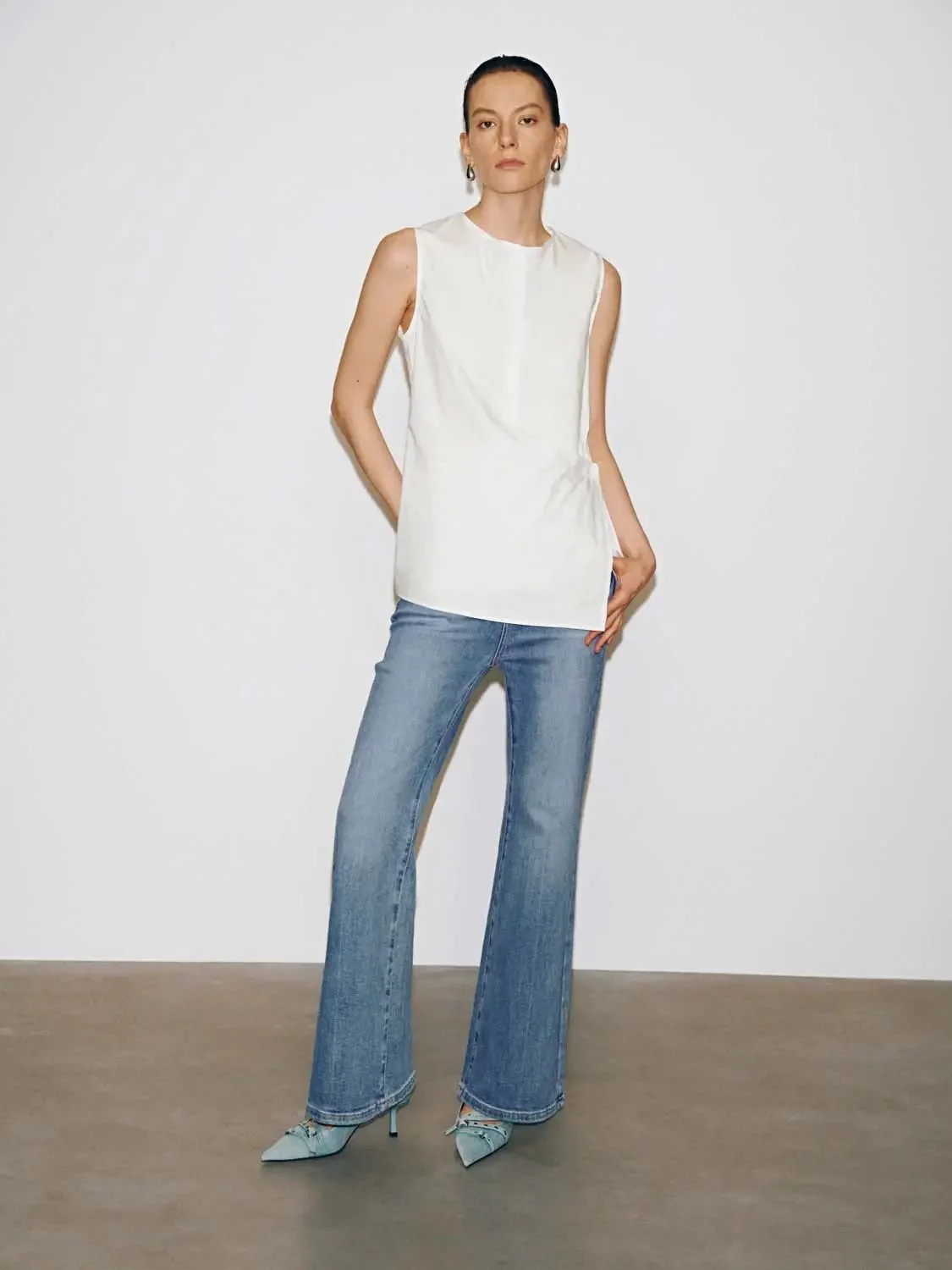 3148-high-waist-washed-flare-leg-jeans-6.webp High-Waist Washed Flare Leg Jeans