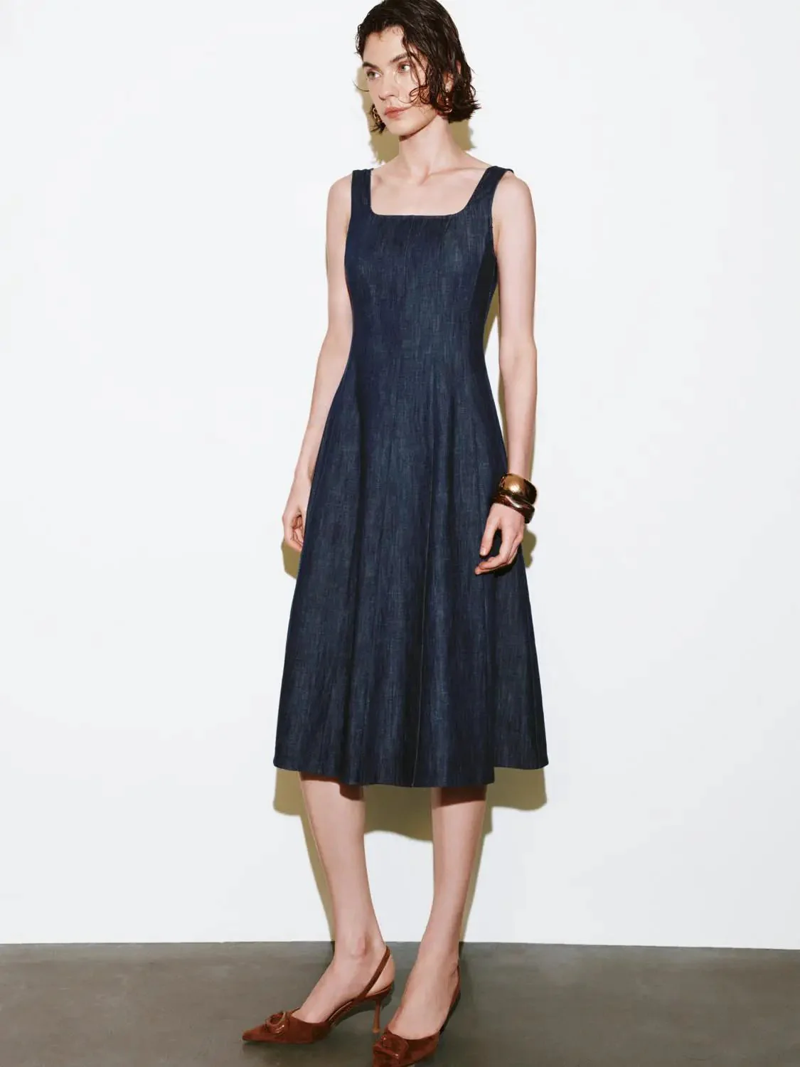 3155-scoop-neck-sleeveless-denim-dresses-4.webp Scoop Neck Sleeveless Denim Dresses