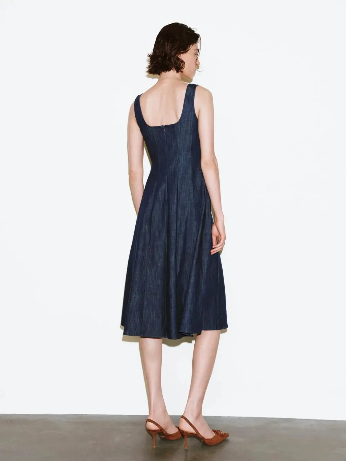 3155-scoop-neck-sleeveless-denim-dresses-6.webp Scoop Neck Sleeveless Denim Dresses