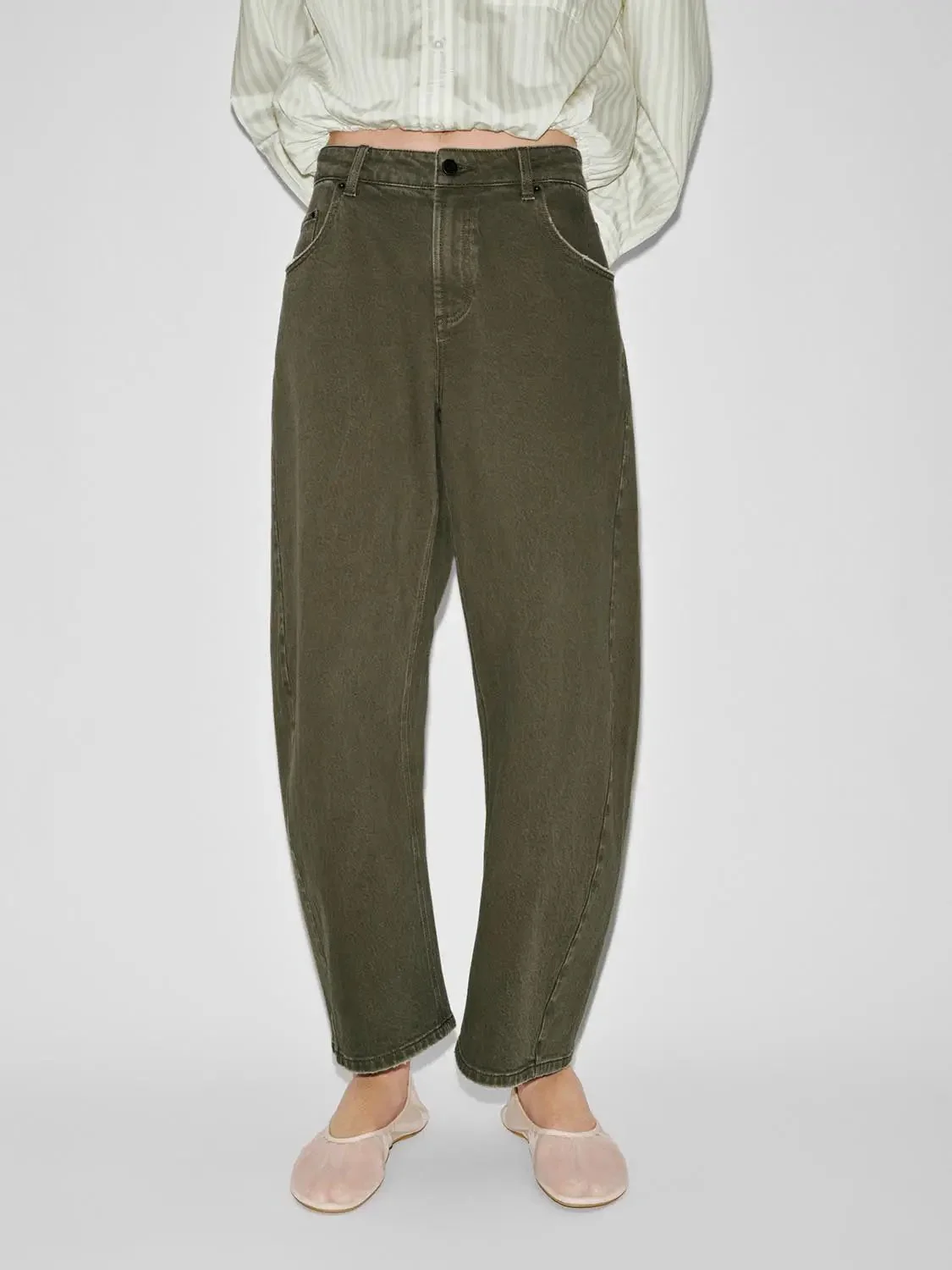 3201-barrel-leg-jeans-1.webp Barrel Leg Jeans