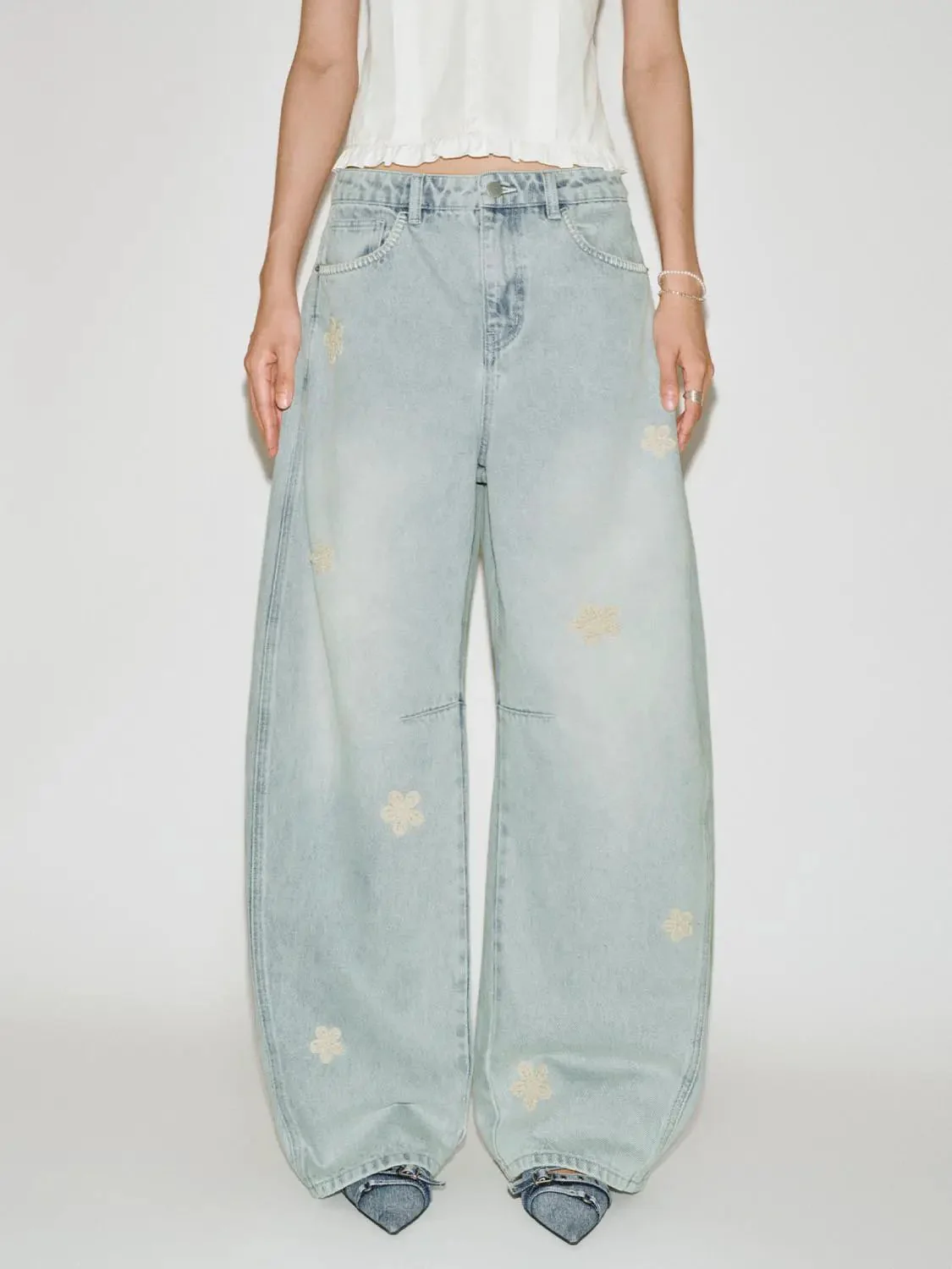 3263-floral-embroidered-barrel-leg-jeans-1.webp Floral Embroidered Barrel Leg Jeans