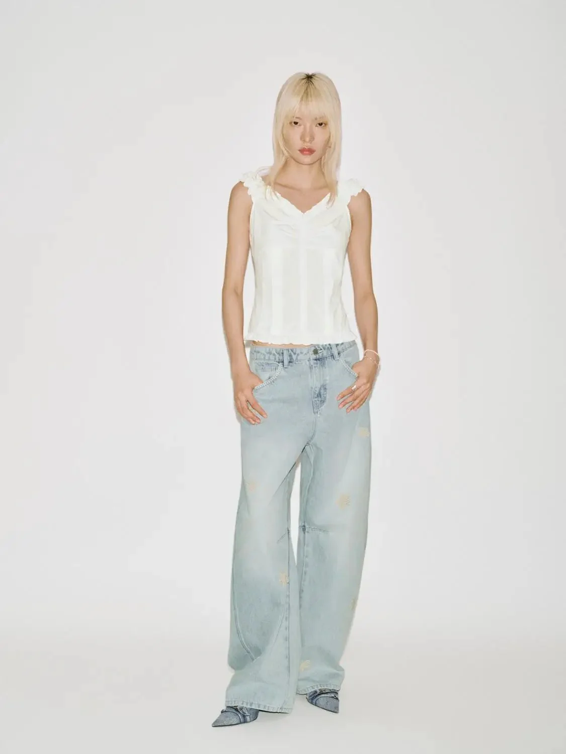 3263-floral-embroidered-barrel-leg-jeans-7.webp Floral Embroidered Barrel Leg Jeans