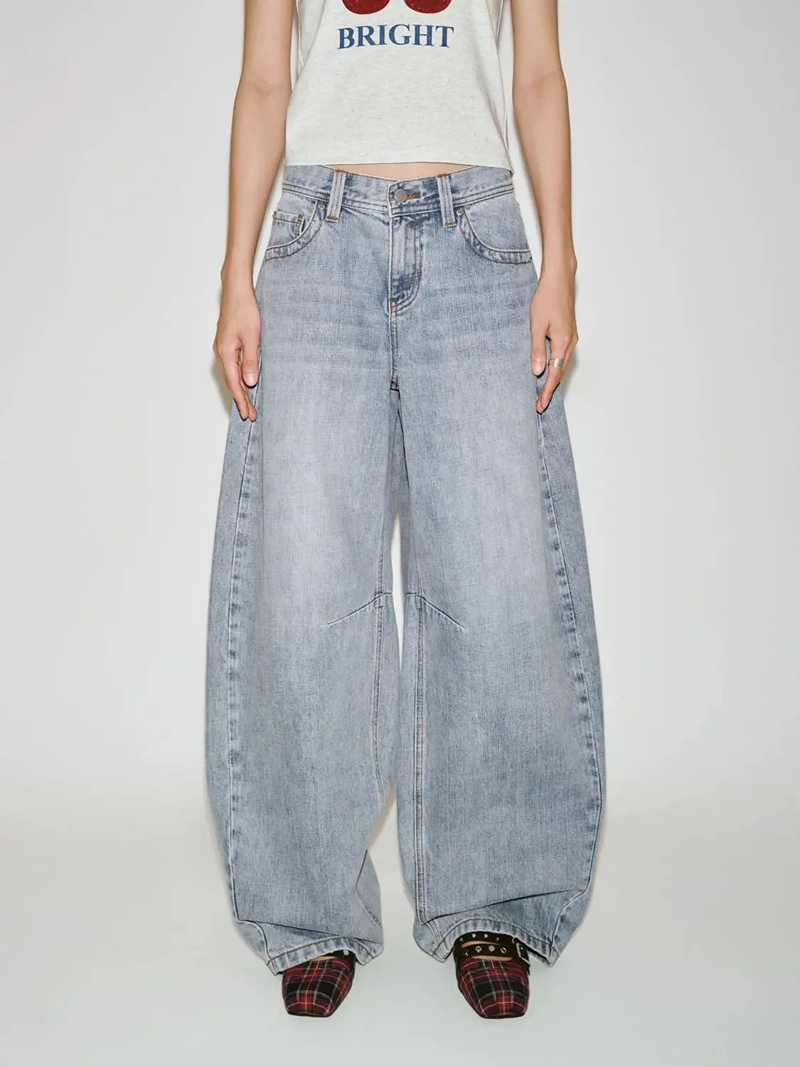 3344-cotton-loose-fit-barrel-leg-jeans-1.webp Cotton Loose-Fit Barrel Leg Jeans