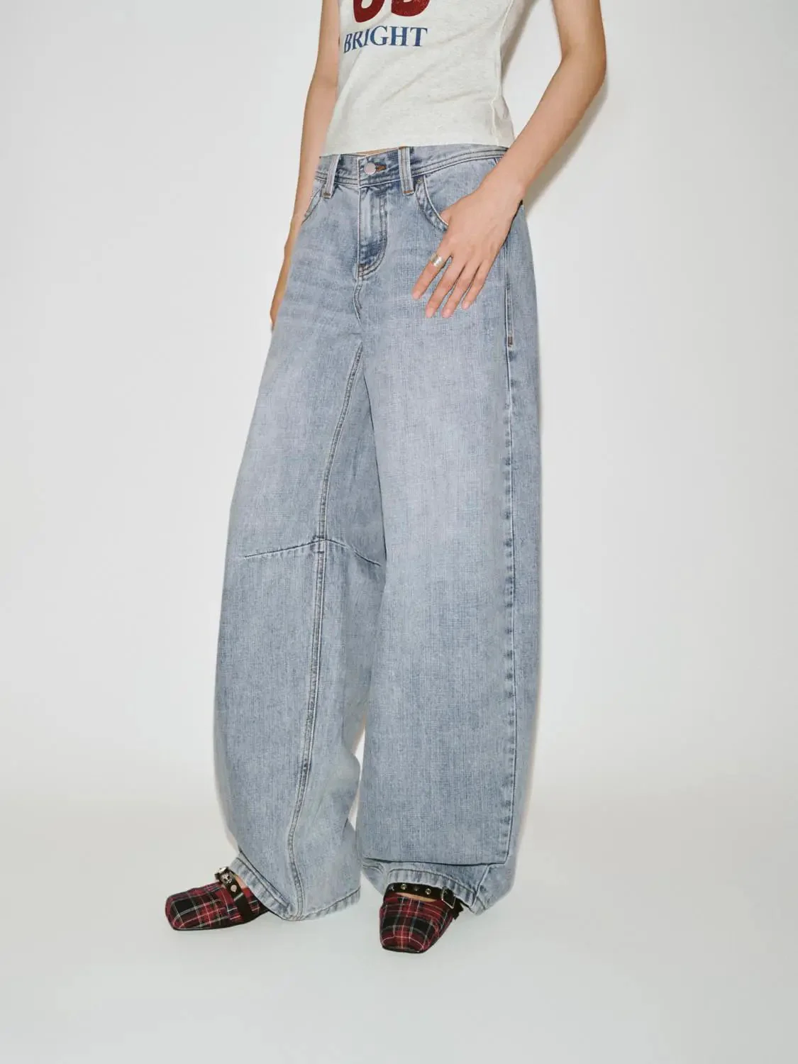 3344-cotton-loose-fit-barrel-leg-jeans-3.webp Cotton Loose-Fit Barrel Leg Jeans