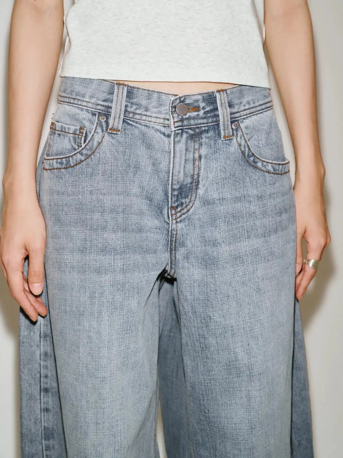 3344-cotton-loose-fit-barrel-leg-jeans-4.webp Cotton Loose-Fit Barrel Leg Jeans