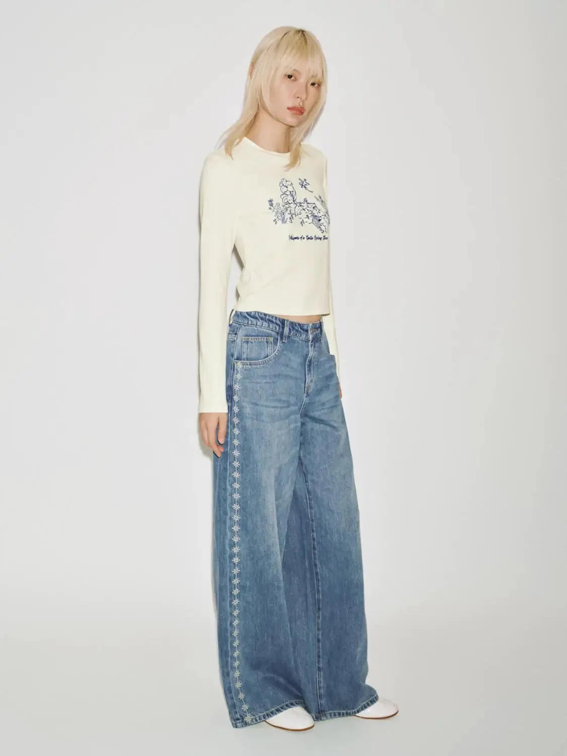 3350-floral-embroidered-wide-leg-jeans-5.webp Floral Embroidered Wide Leg Jeans