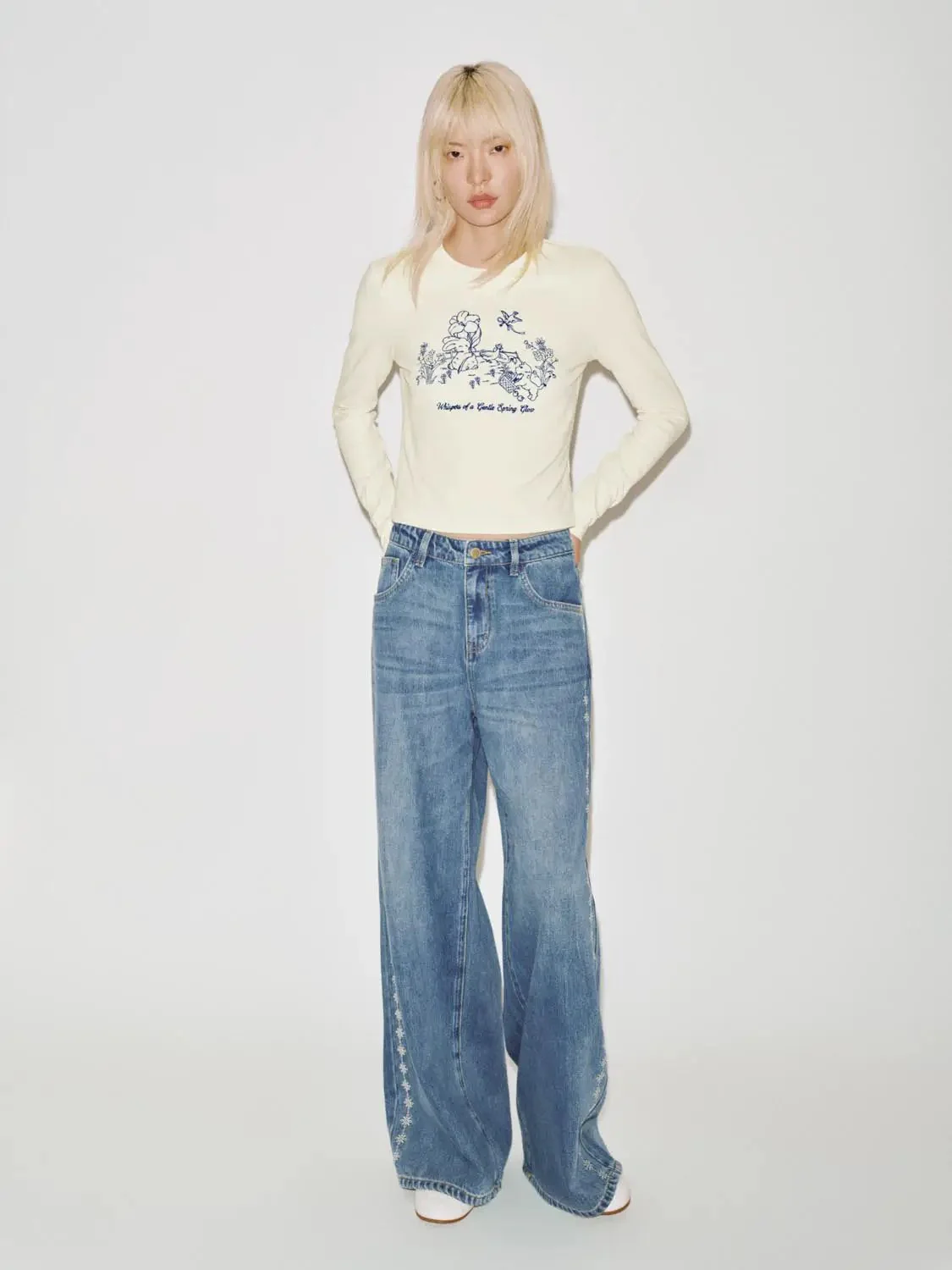 3350-floral-embroidered-wide-leg-jeans-7.webp Floral Embroidered Wide Leg Jeans