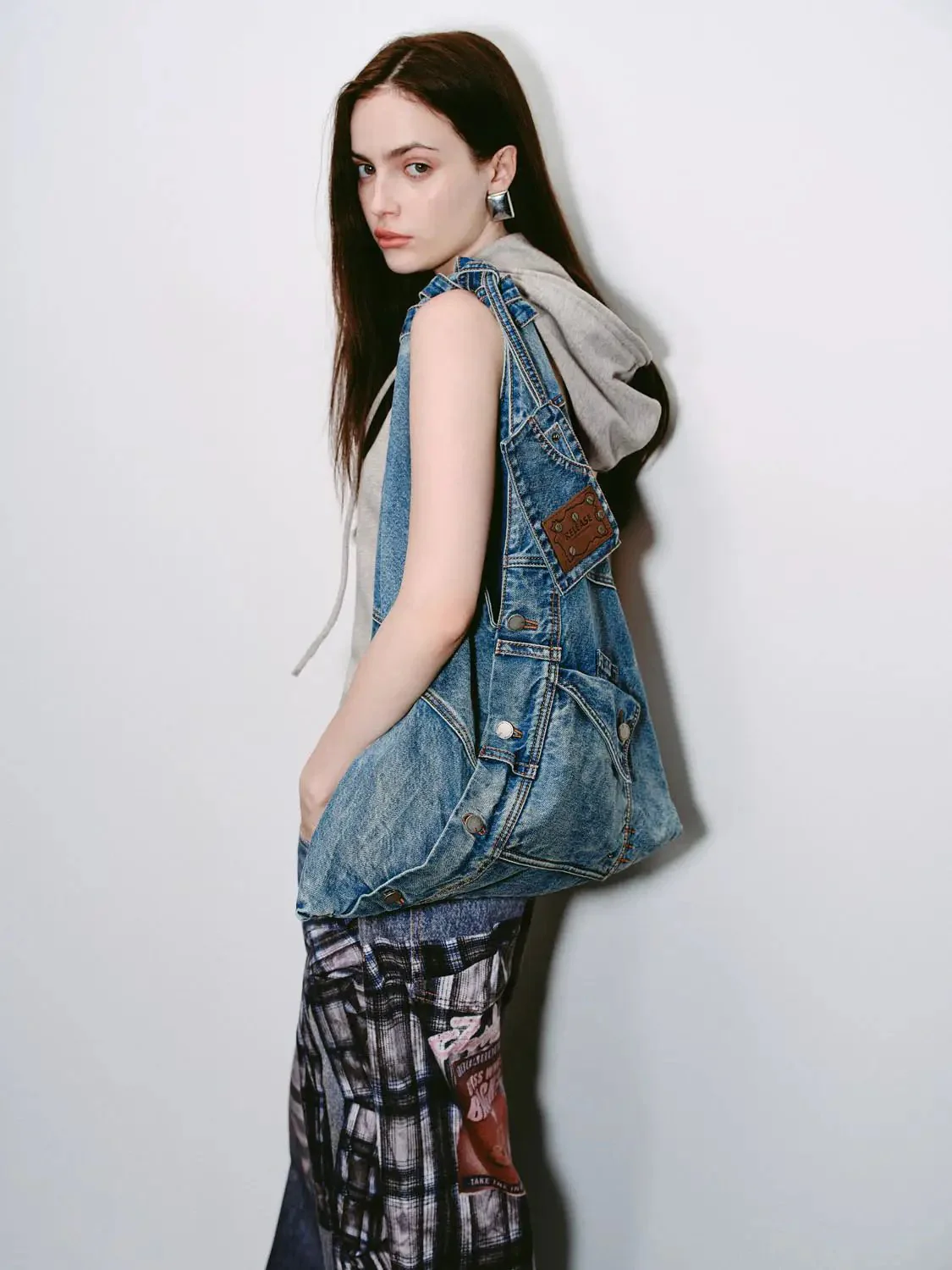 336-denim-shoulder-bag-with-knot-handles-and-patchwork-bag-8.webp Denim Shoulder Bag With Knot Handles And Patchwork Bag