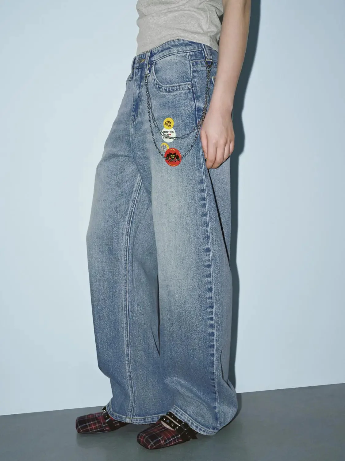 3416-chain-detail-barrel-leg-jeans-3.webp Chain Detail Barrel Leg Jeans