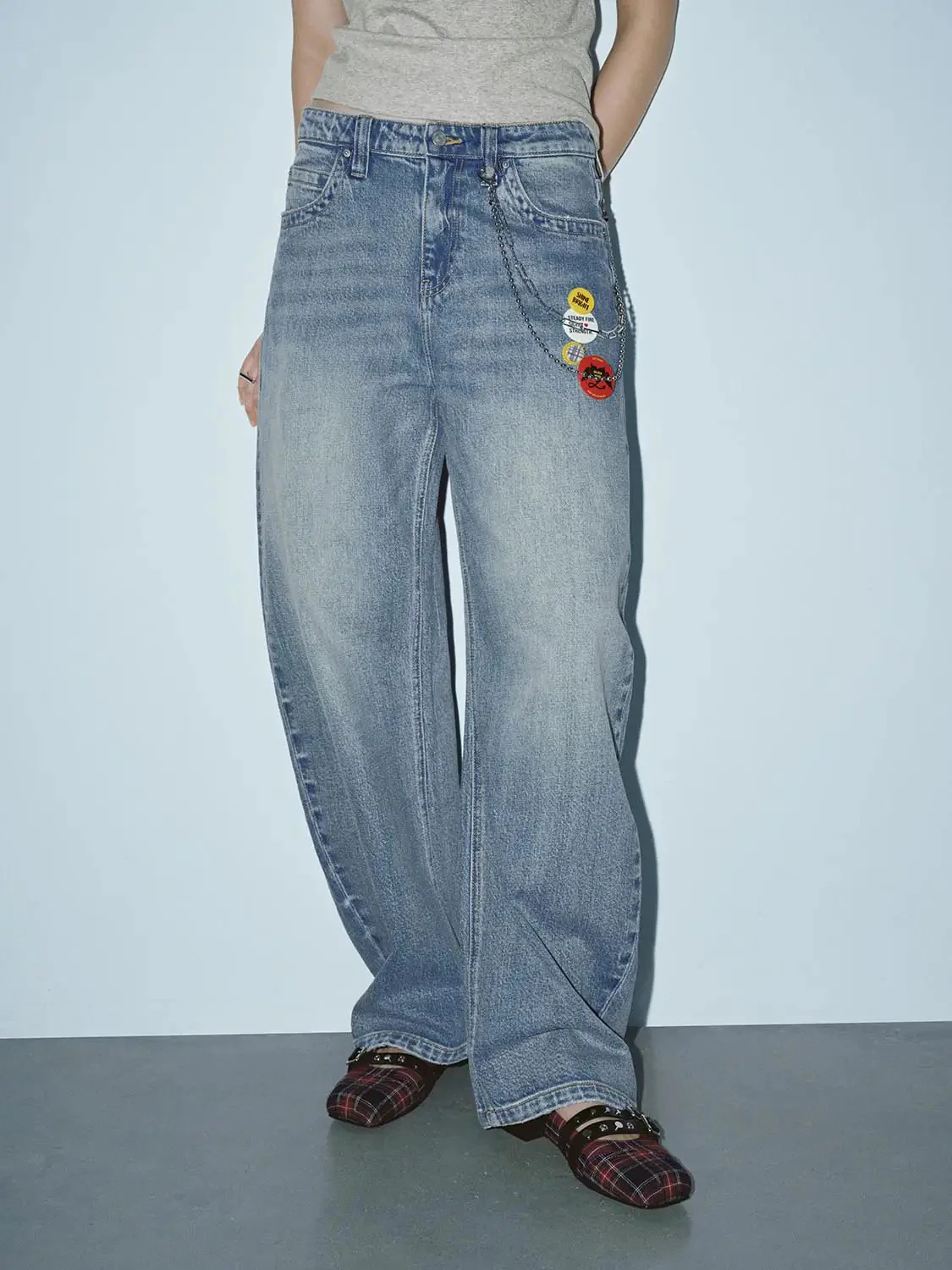3416-chain-detail-barrel-leg-jeans-9.webp Chain Detail Barrel Leg Jeans