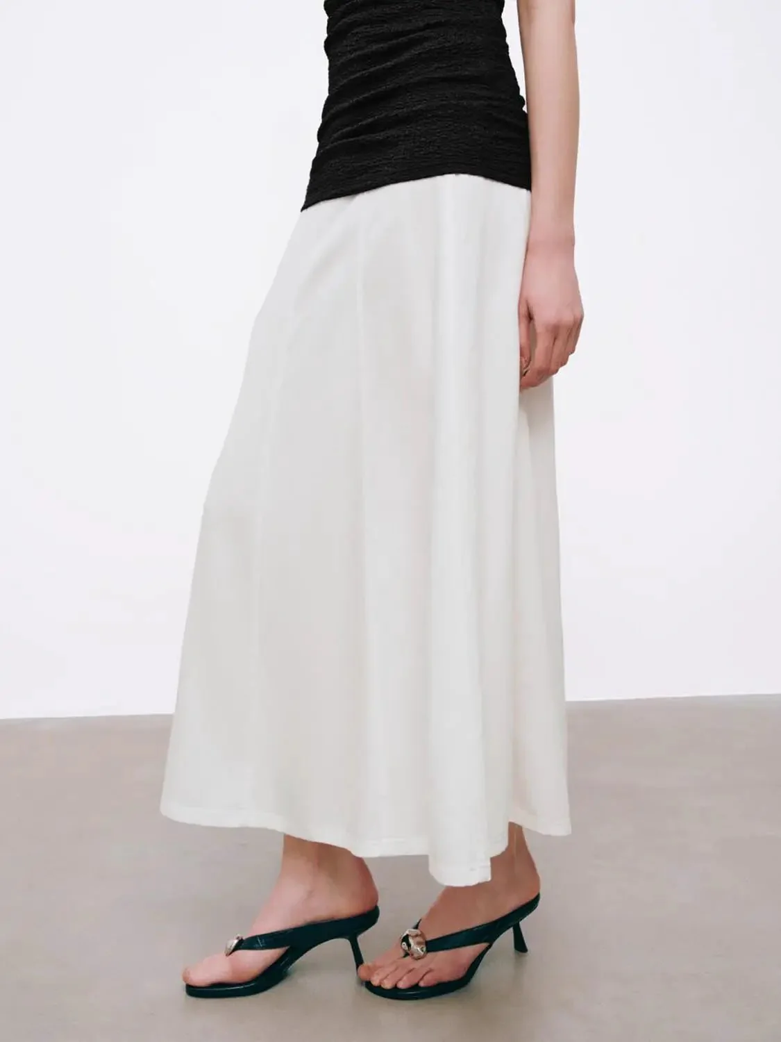 3492-elegant-lightweight-lyocell-seamed-white-midi-skirt-3.webp Elegant Lightweight Lyocell Seamed White Midi Skirt