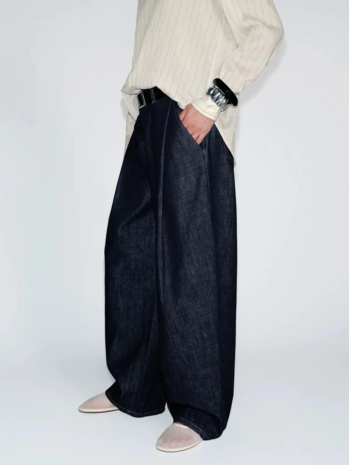 3564-belted-barrel-leg-jeans-3.webp Belted Barrel Leg Jeans