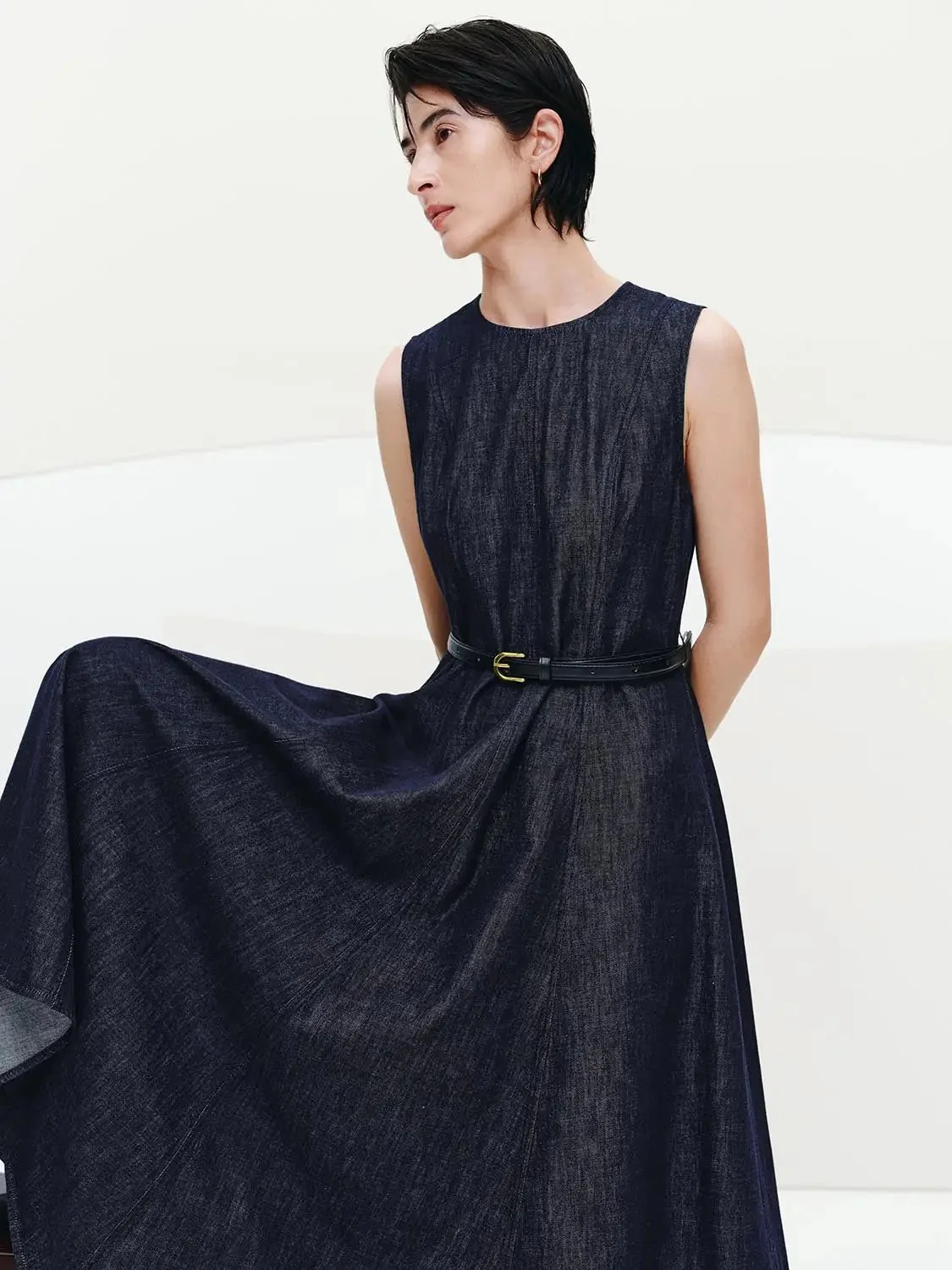 3604-belted-sleeveless-denim-midi-dresses-3.webp Belted Sleeveless Denim Midi Dresses