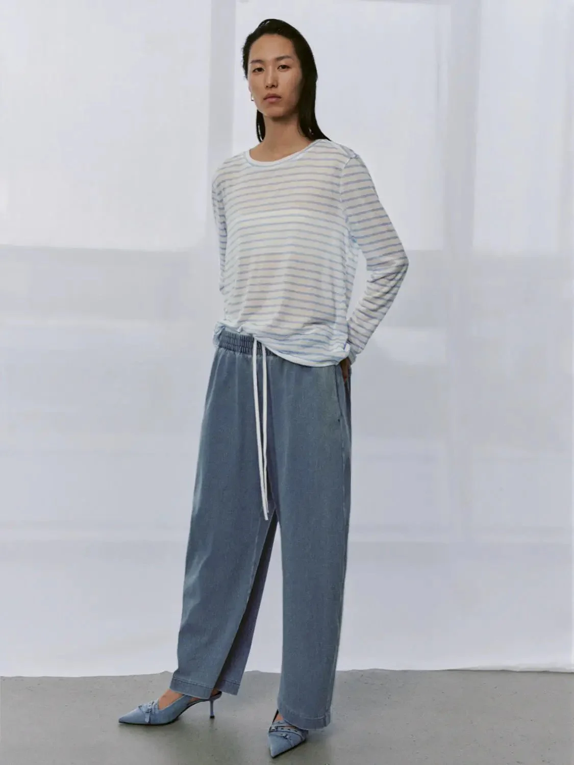 3610-contrast-trim-drawstring-pull-on-barrel-leg-jeans-6.webp Contrast Trim Drawstring Pull On Barrel Leg Jeans