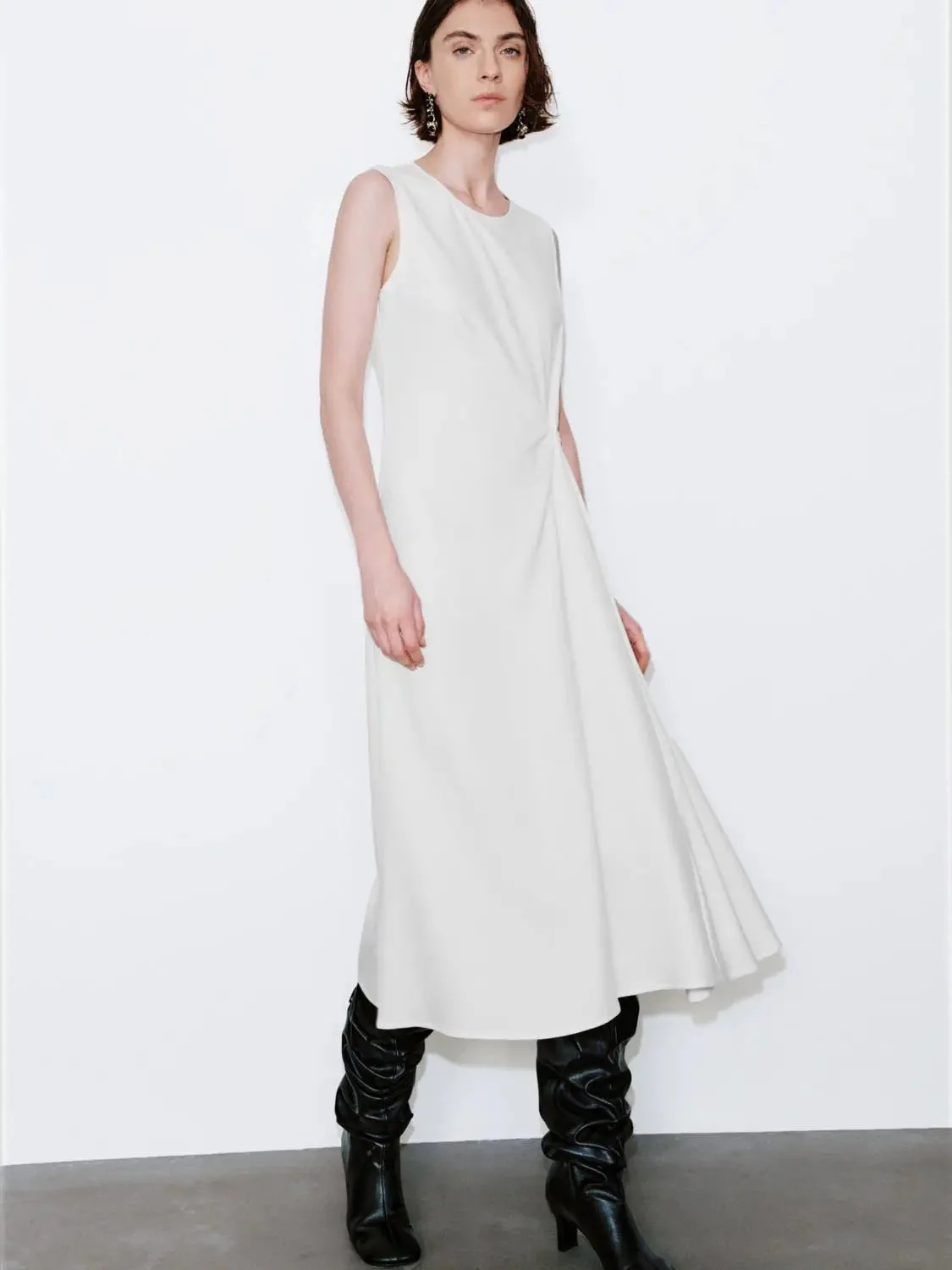 3641-crew-neck-sleeveless-draped-denim-midi-dresses-4.webp Crew Neck Sleeveless Draped Denim Midi Dresses