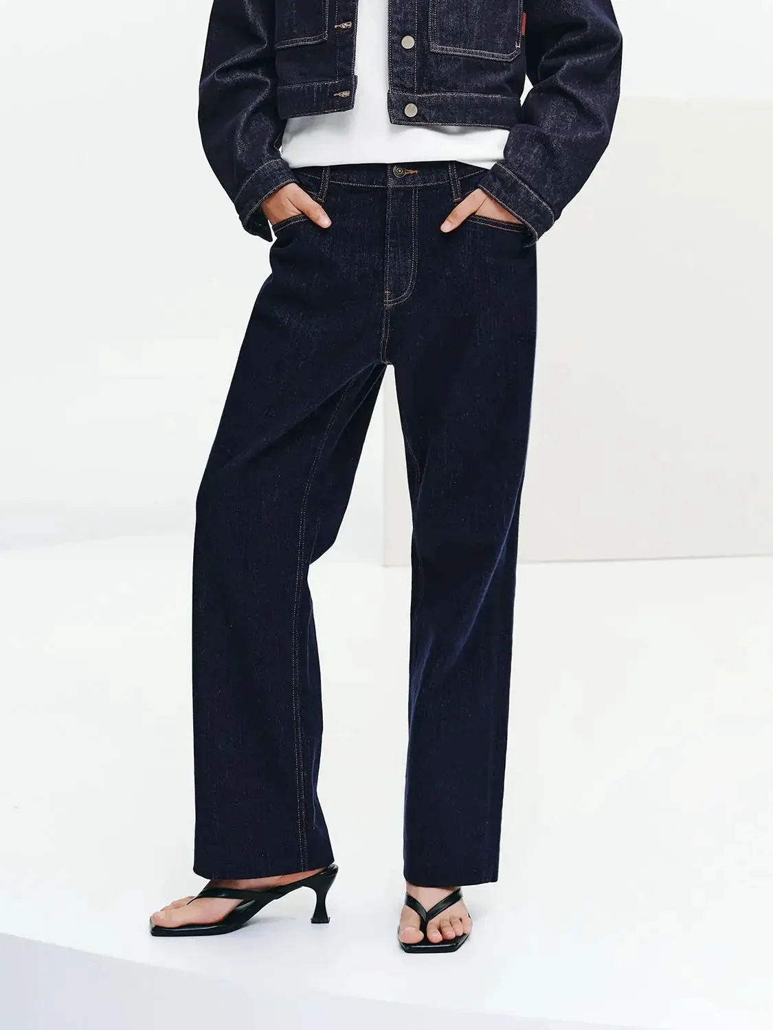 3687-straight-leg-jeans-3.webp Straight Leg Jeans