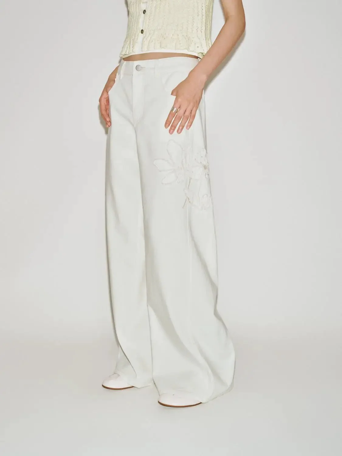 370-floral-embroidered-wide-leg-jeans-3.webp Floral Embroidered Wide Leg Jeans