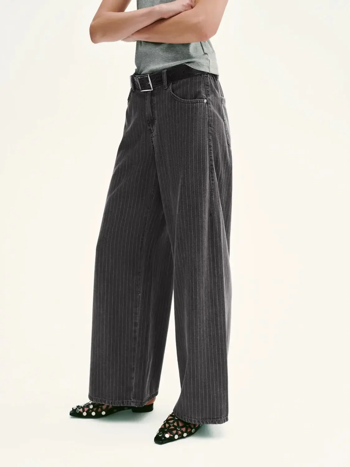 3726-belted-pleated-straight-leg-jeans-3.webp Belted Pleated Straight Leg Jeans