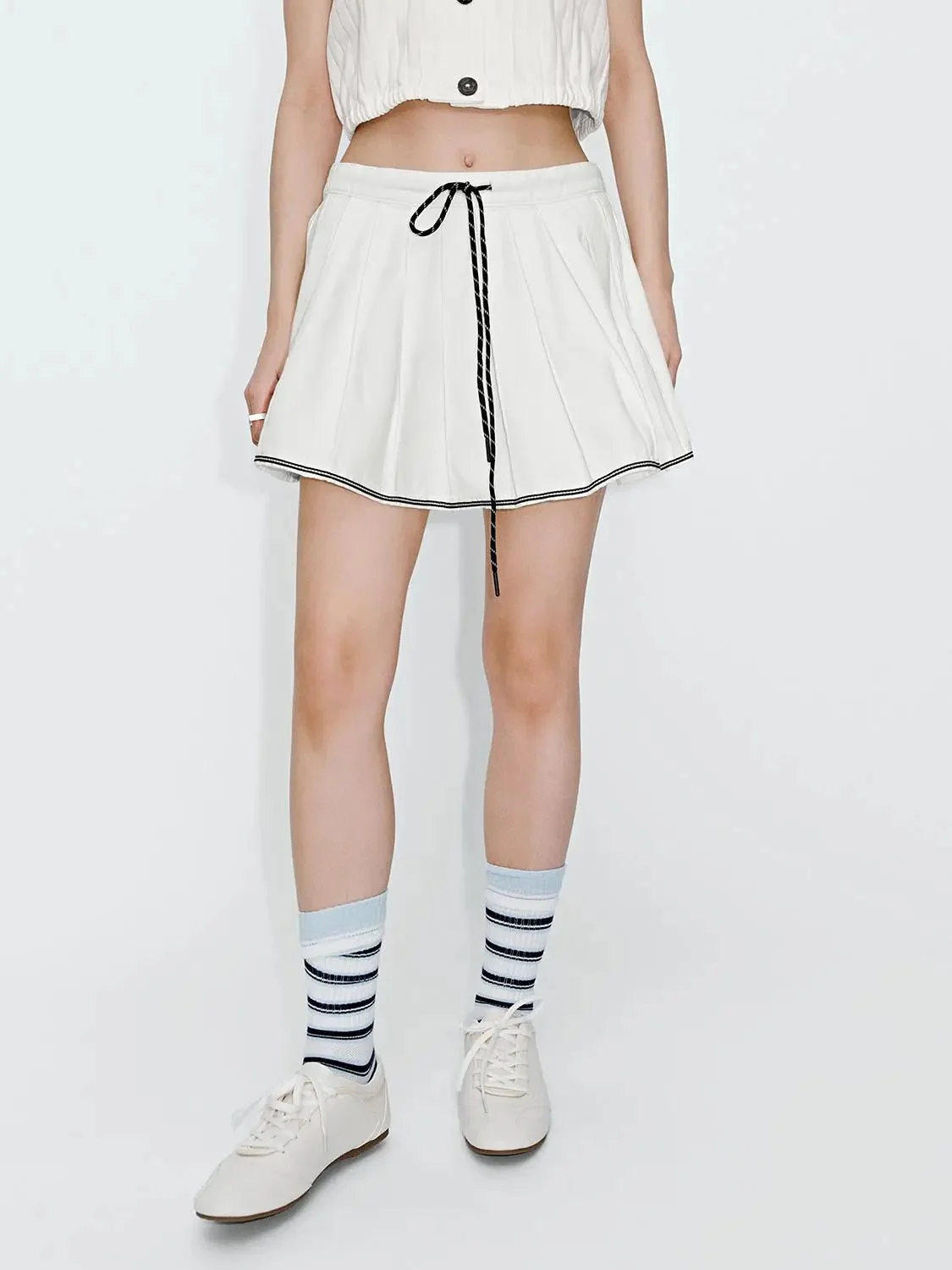 3791-contrast-trim-drawstring-pleated-denim-mini-skirts-9.webp Contrast Trim Drawstring Pleated Denim Mini Skirts