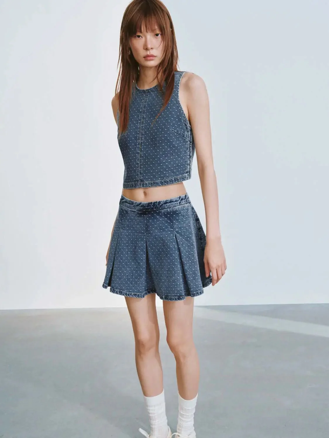 3995-polka-dotted-sleeveless-denim-shirts-2.webp Polka Dotted Sleeveless Denim Shirts