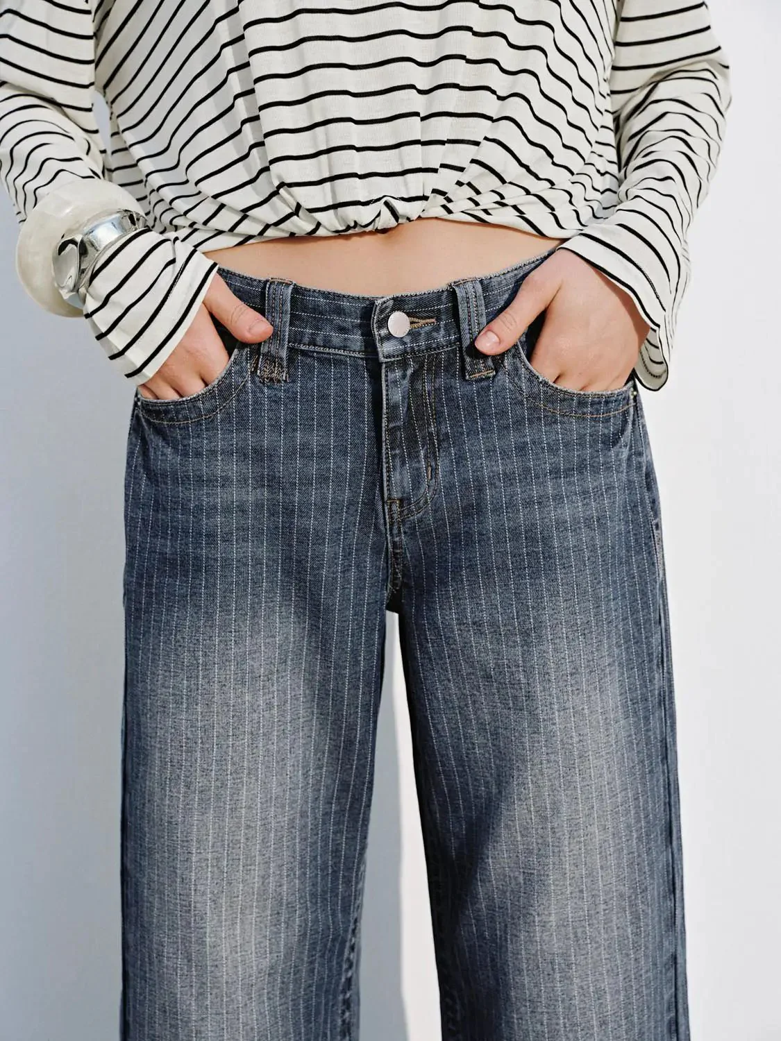 4069-contrast-striped-wide-leg-jeans-5.webp Contrast Striped Wide Leg Jeans