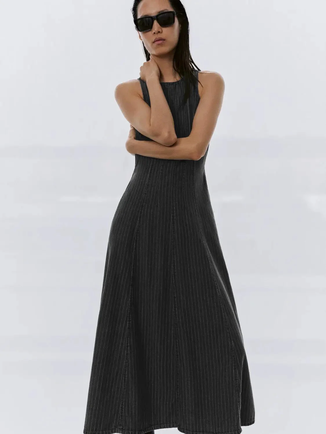 409-sleeveless-denim-midi-dresses-5.webp Sleeveless Denim Midi Dresses