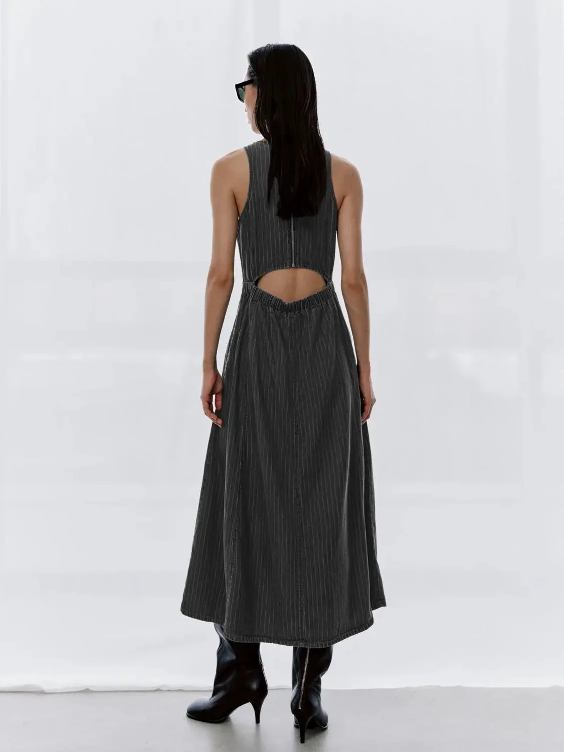 409-sleeveless-denim-midi-dresses-6.webp Sleeveless Denim Midi Dresses