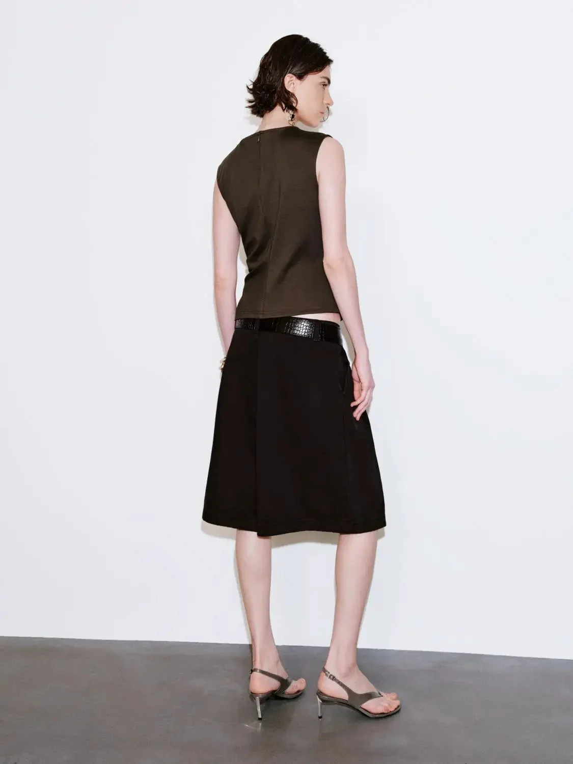 4090-belted-pleated-tailored-shorts-4.webp Belted Pleated Tailored Shorts