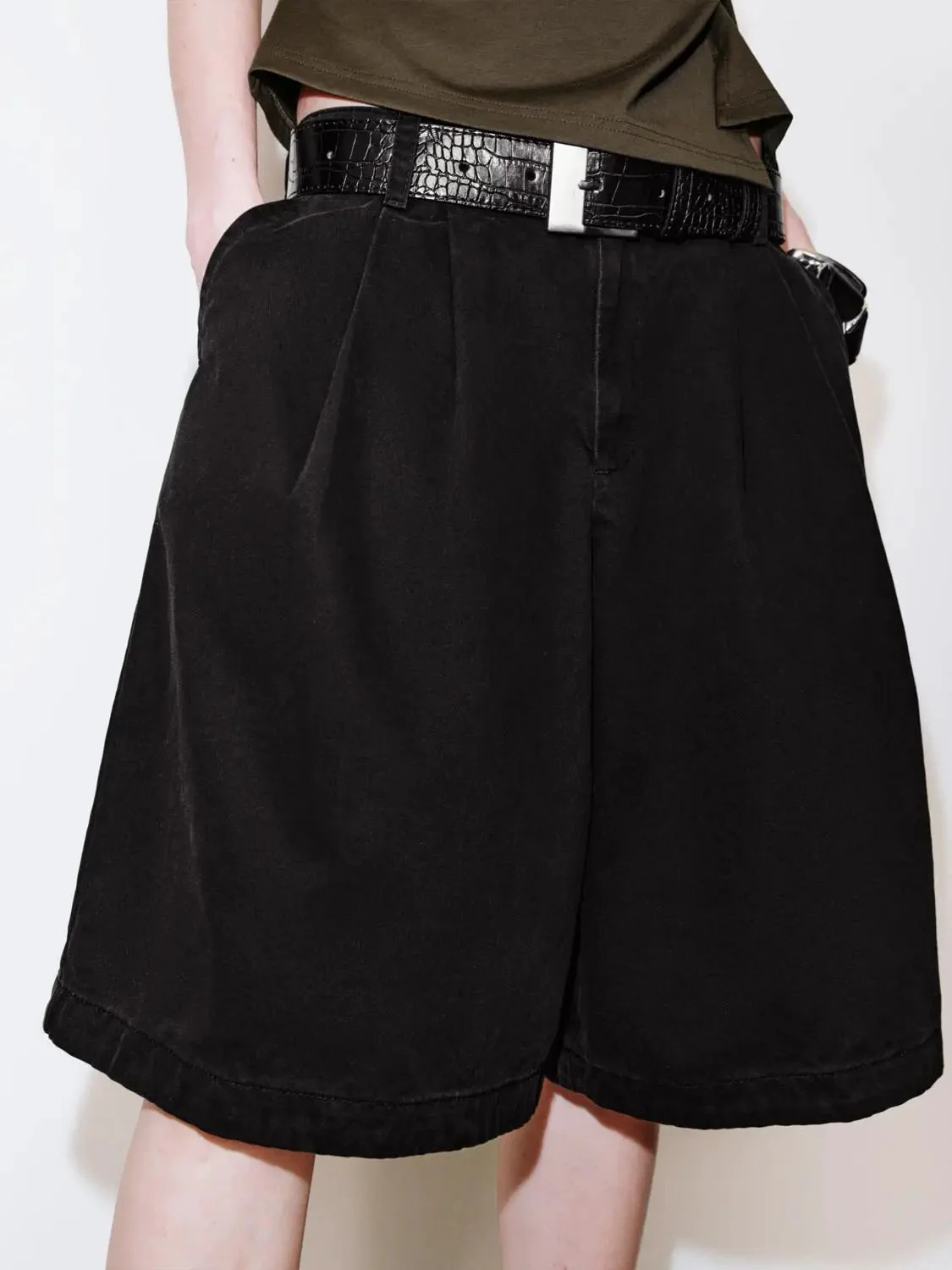4090-belted-pleated-tailored-shorts-5.webp Belted Pleated Tailored Shorts