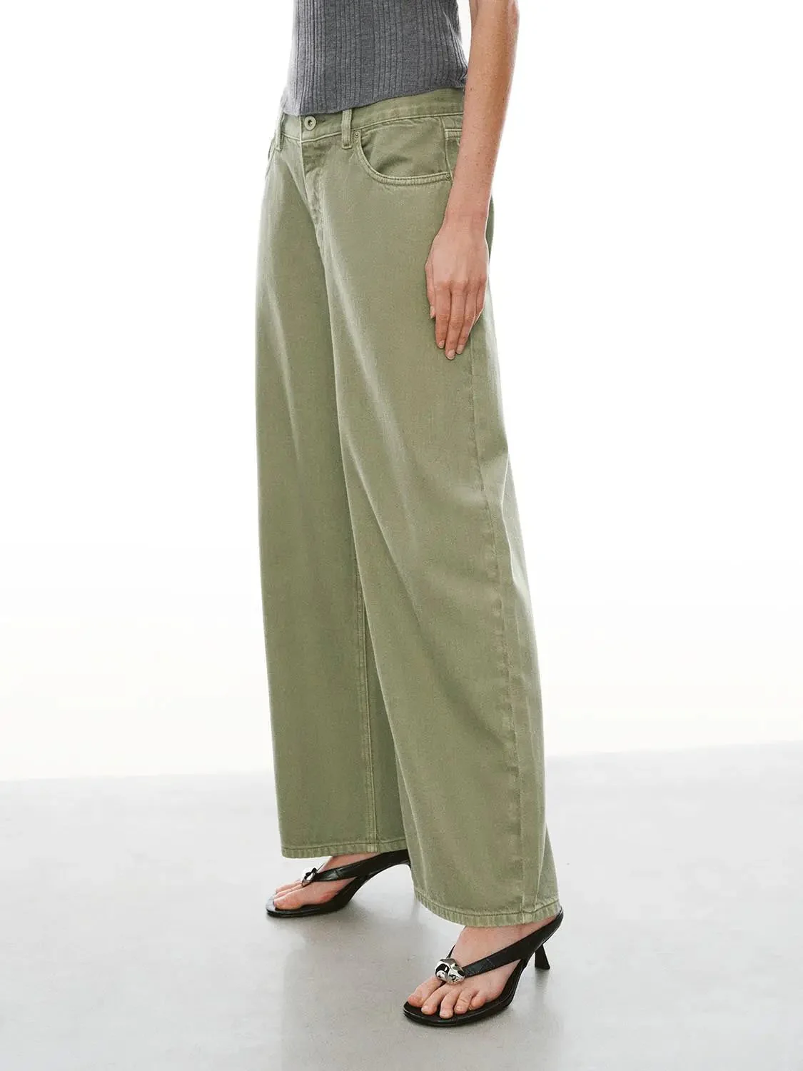 4124-barrel-leg-jeans-3.webp Barrel Leg Jeans