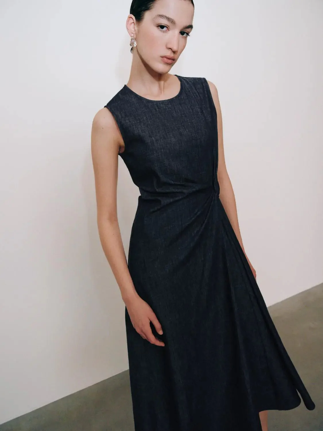 415-knot-front-denim-midi-dress-with-clean-silhouette-dresses-2.webp Knot Front Denim Midi Dress With Clean Silhouette Dresses