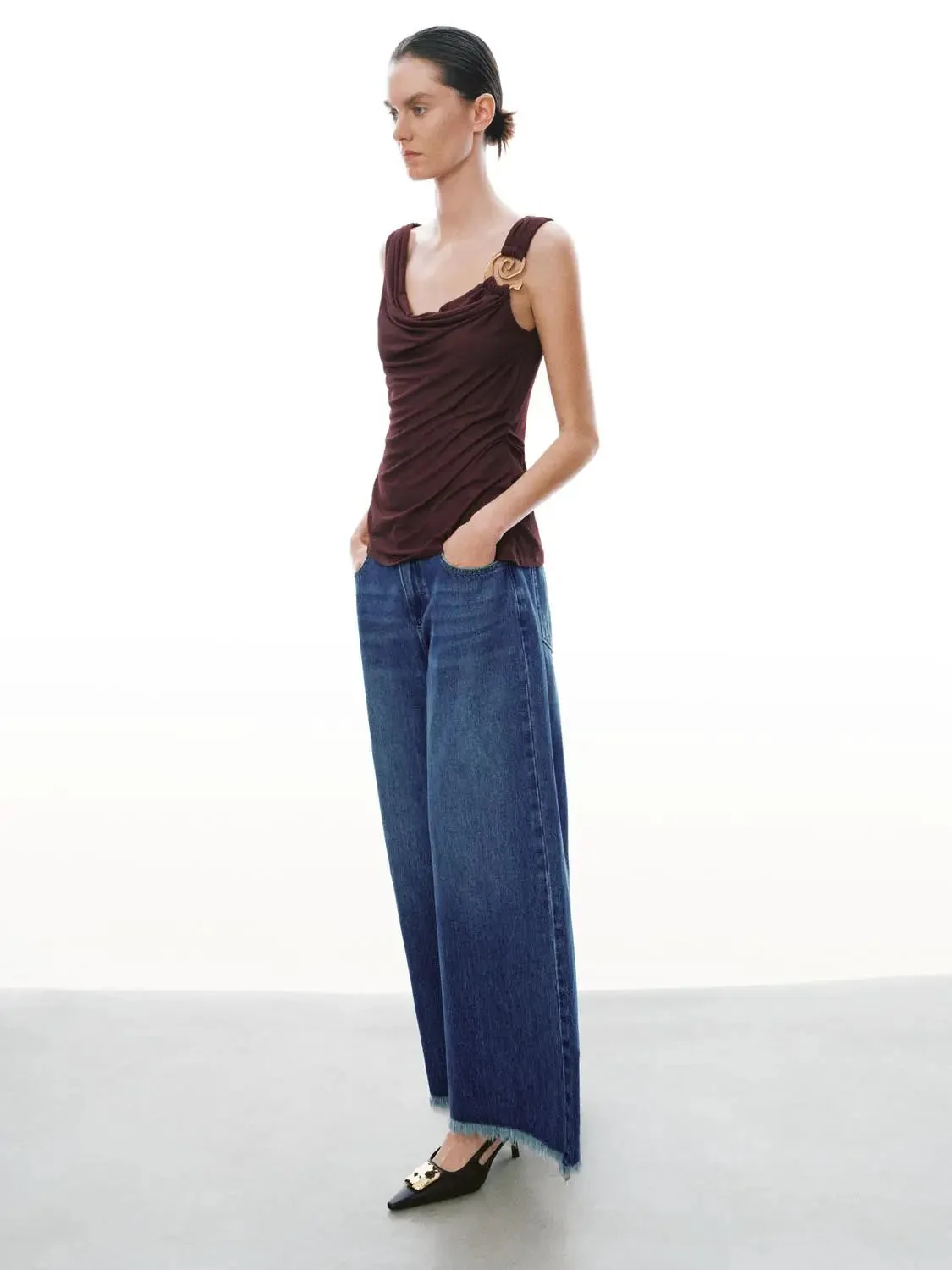4203-raw-hem-wide-leg-jeans-6.webp Raw Hem Wide Leg Jeans