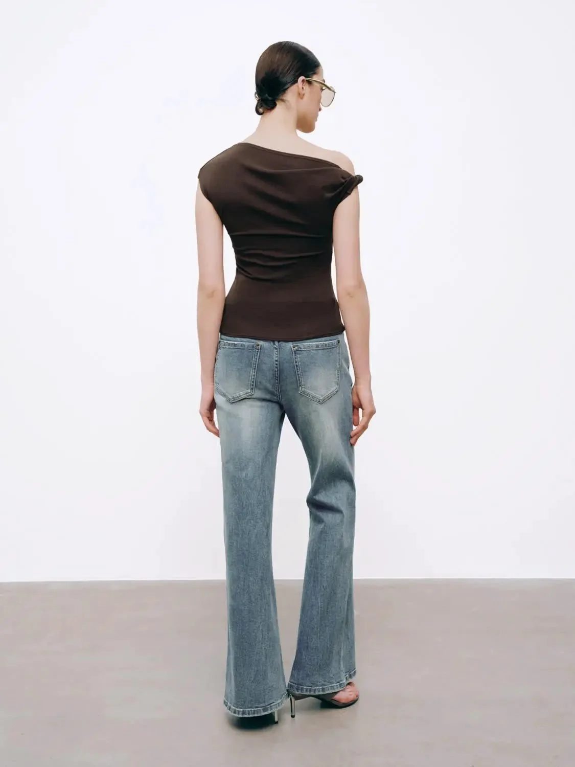 4224-belted-flare-leg-jeans-4.webp Belted Flare Leg Jeans