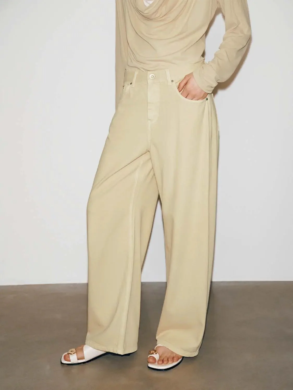 4238-barrel-leg-jeans-3.webp Barrel Leg Jeans