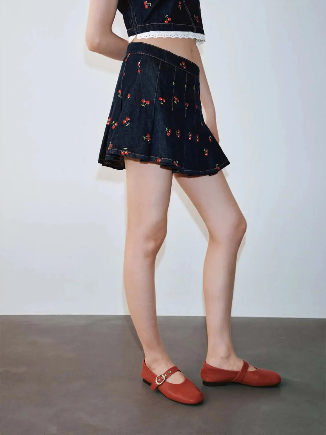 4252-printed-pleated-mini-skirts-3.webp Printed Pleated Mini Skirts