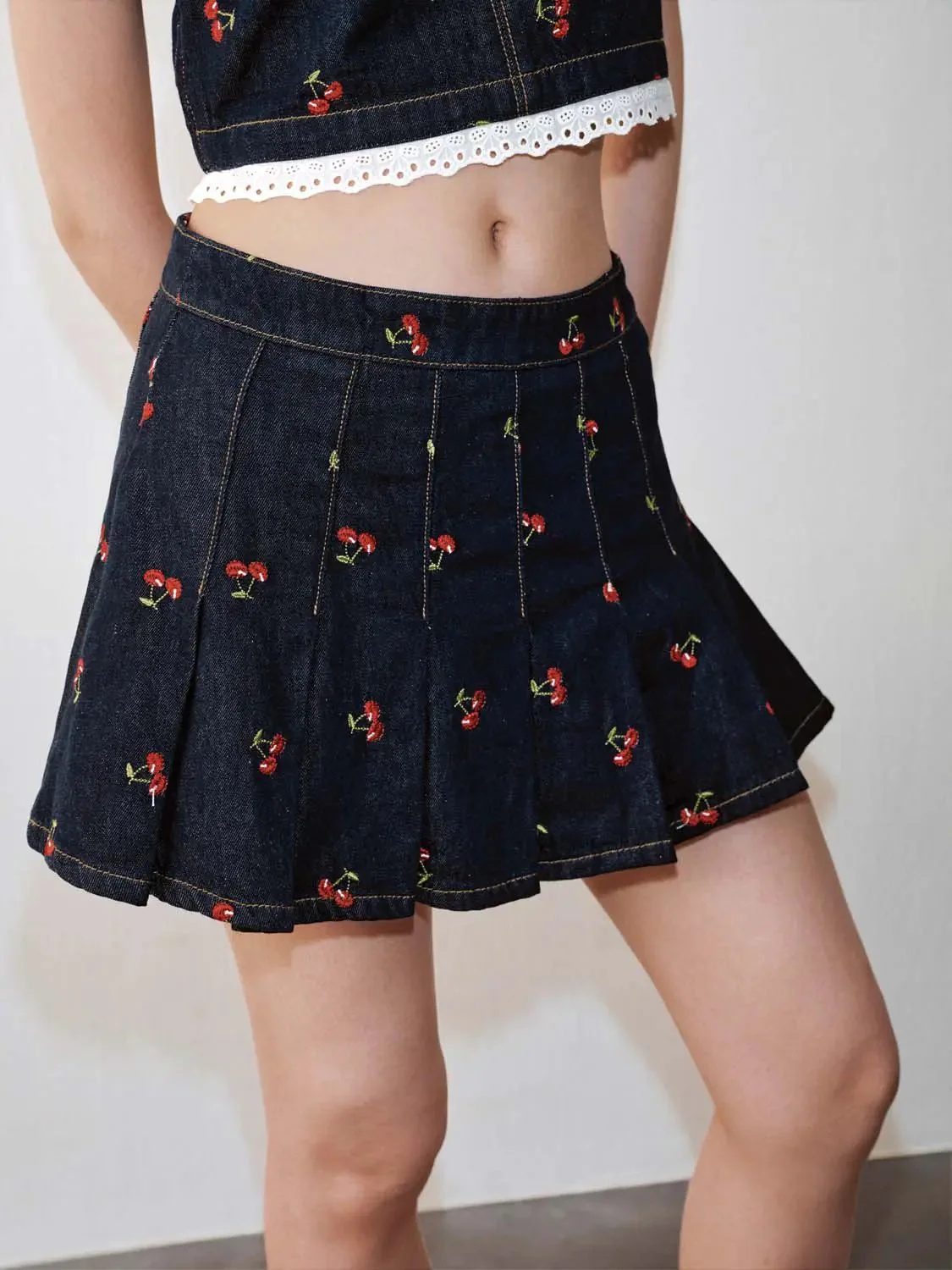4252-printed-pleated-mini-skirts-6.webp Printed Pleated Mini Skirts