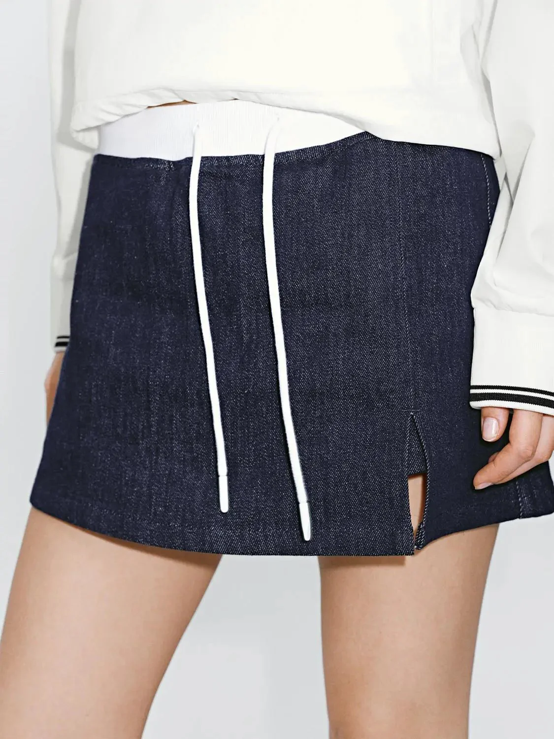 4258-contrast-trim-drawstring-denim-shorts-5.webp Contrast Trim Drawstring Denim Shorts