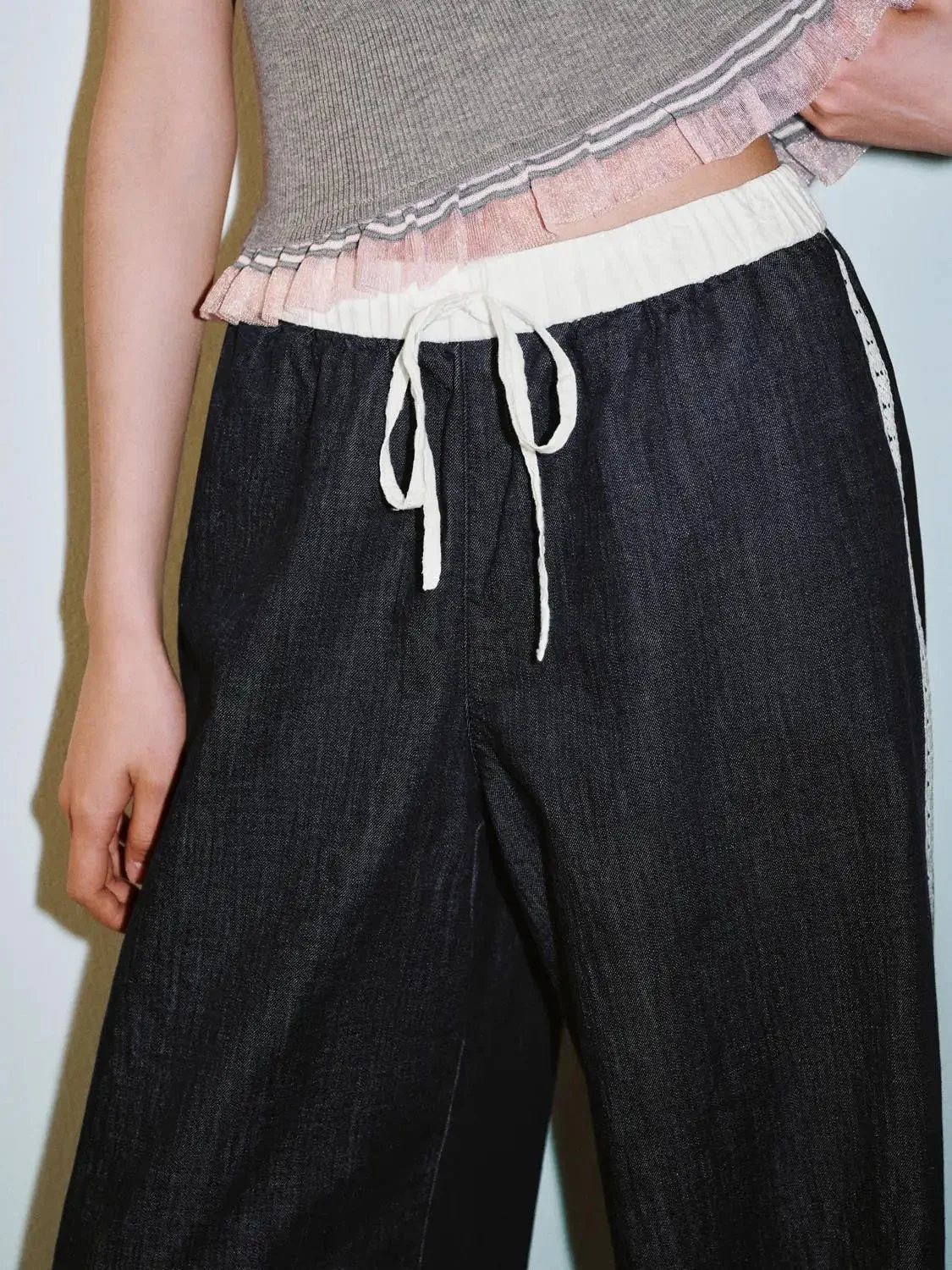 4265-contrast-trim-drawstring-flare-leg-jeans-4.webp Contrast Trim Drawstring Flare Leg Jeans