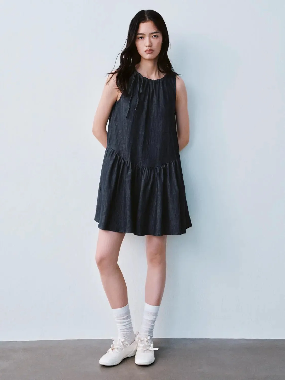 4271-drawstring-sleeveless-denim-midi-dresses-4.webp Drawstring Sleeveless Denim Midi Dresses