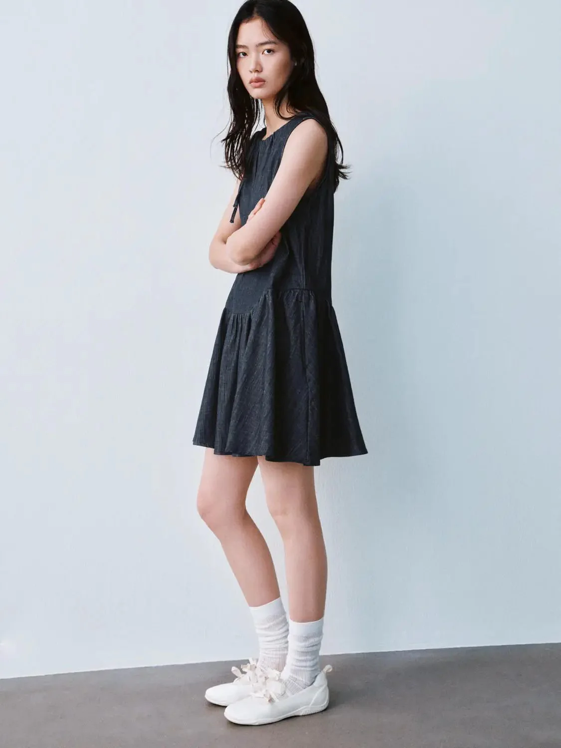 4271-drawstring-sleeveless-denim-midi-dresses-5.webp Drawstring Sleeveless Denim Midi Dresses