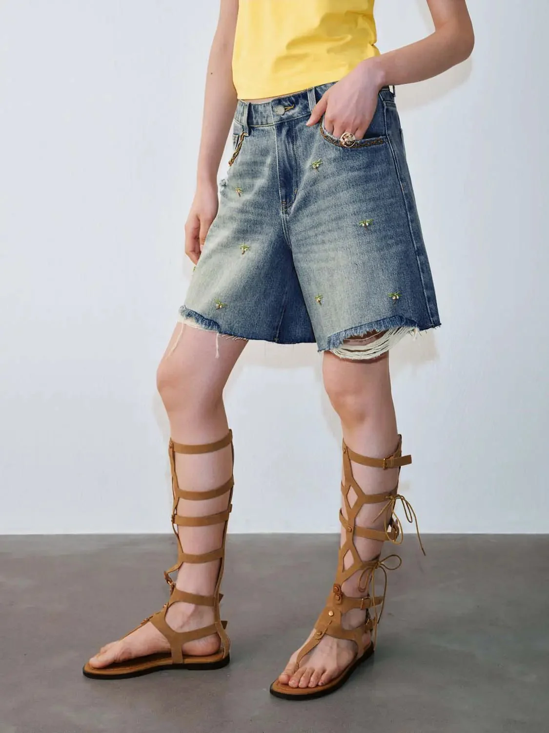 4370-raw-detail-beaded-denim-shorts-3.webp Raw Detail Beaded Denim Shorts
