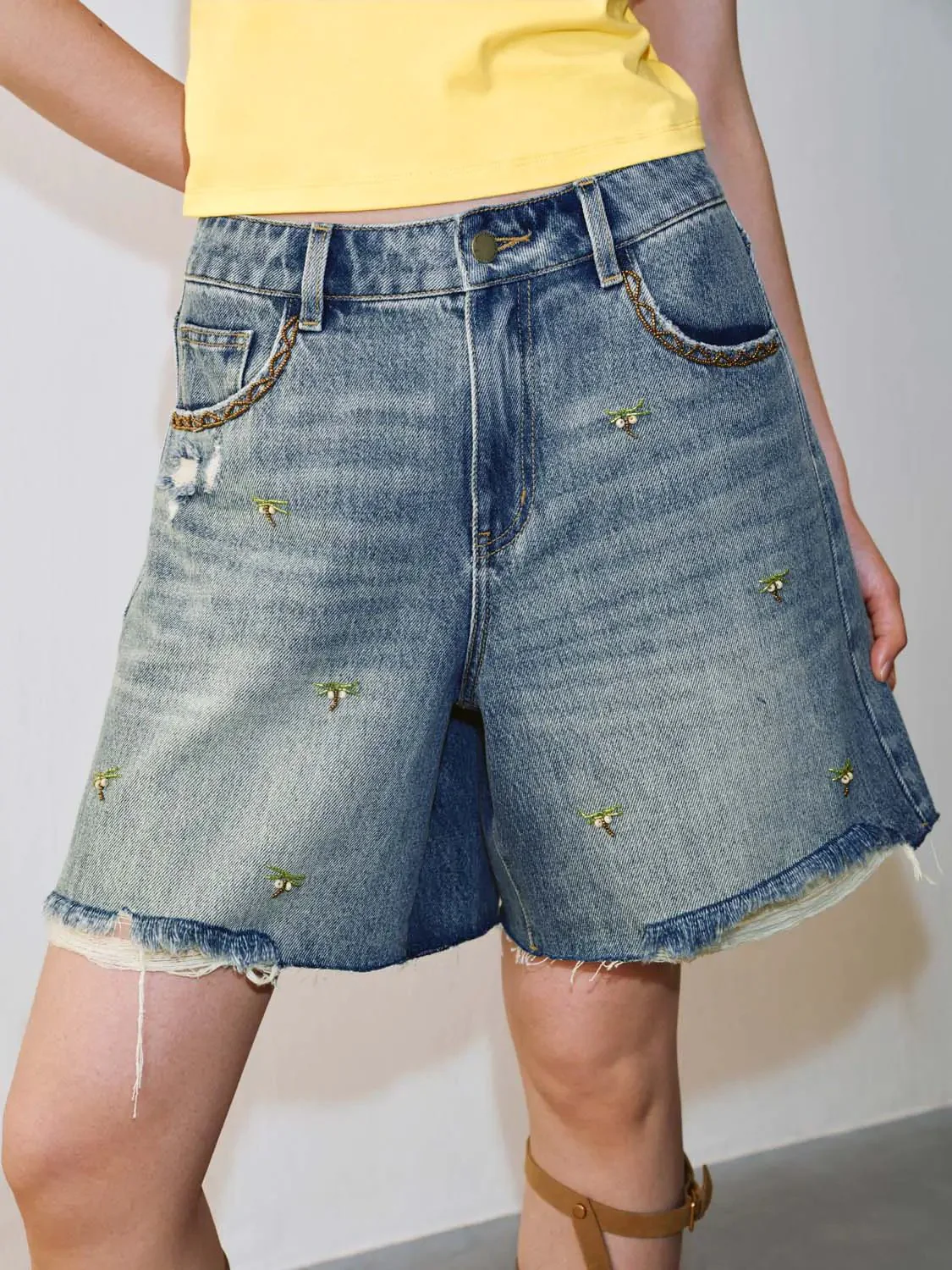 4370-raw-detail-beaded-denim-shorts-7.webp Raw Detail Beaded Denim Shorts