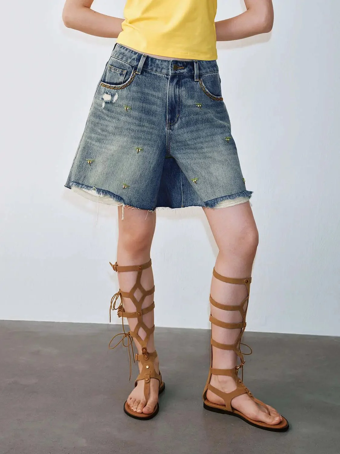 4370-raw-detail-beaded-denim-shorts-9.webp Raw Detail Beaded Denim Shorts